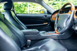 Bild 29/37 von Jaguar XKR (2003)