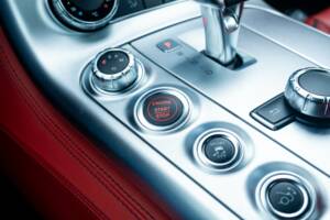 Afbeelding 24/38 van Mercedes-Benz SLS AMG (2010)