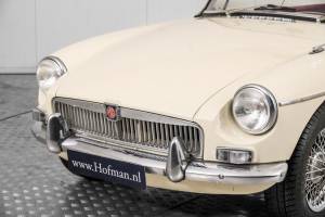 Image 20/50 of MG MGB (1964)