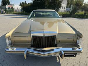 Image 2/31 of Lincoln Continental Diamond Jubilee Gold Edition (1978)