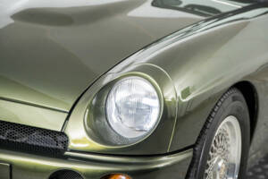 Image 22/50 of MG RV8 (1991)