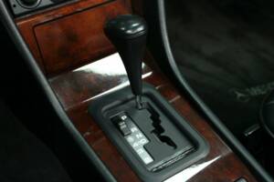 Imagen 17/30 de Mercedes-Benz 300 CE-24 (1993)
