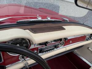 Image 37/50 of Mercedes-Benz 280 SL (1971)