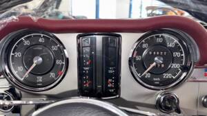 Image 17/24 of Mercedes-Benz 280 SL (1968)