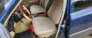 Image 6/8 of Mercedes-Benz 230 E (1989)