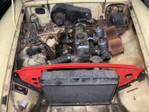 Image 26/34 of MG MGB GT (1970)