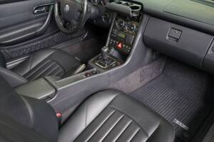 Imagen 21/50 de Mercedes-Benz SLK 32 AMG (2002)