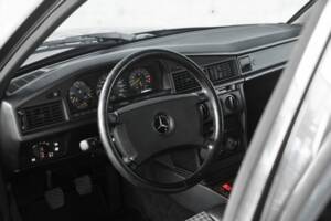 Imagen 31/50 de Mercedes-Benz 190 E 2.5-16 Evolution II (1990)