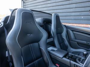 Image 42/53 of Aston Martin V12 Vantage AMR Roadster (2018)