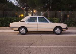 Image 3/50 of BMW 525 (1975)