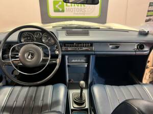 Immagine 10/46 di Mercedes-Benz 220 D (1972)