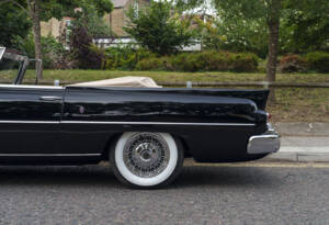 Image 13/28 of Dual-Ghia Convertible (1957)
