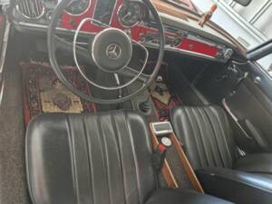 Afbeelding 8/14 van Mercedes-Benz 250 SL (1967)