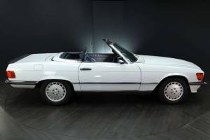 Image 7/30 of Mercedes-Benz 500 SL (1985)