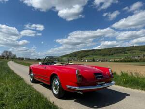 Image 2/20 of Alfa Romeo 2000 Spider (1961)
