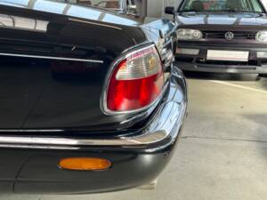 Image 36/50 of Jaguar XJ 8 Sovereign (2000)
