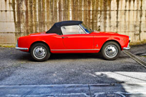 Image 2/25 of Alfa Romeo Giulia 1600 Spider (1962)