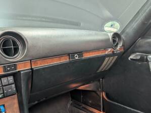 Image 25/50 of Mercedes-Benz 300 SL (1989)