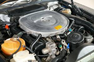 Afbeelding 24/24 van Mercedes-Benz 560 SL (1988)