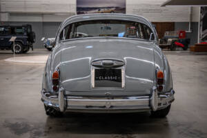 Image 4/29 of Jaguar Mk II 3.8 (1962)