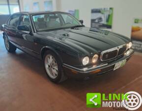 Bild 5/10 von Jaguar XJ 8 Executive (1998)