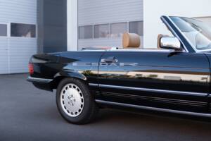 Image 24/37 of Mercedes-Benz 560 SL (1989)
