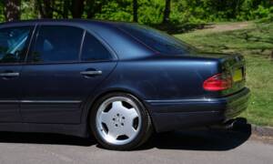 Immagine 6/50 di Mercedes-Benz E 55 AMG (1999)