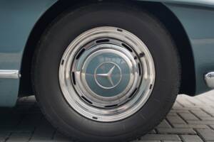 Image 37/43 of Mercedes-Benz 300 SL Roadster (1960)