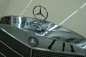 Image 46/50 of Mercedes-Benz 300 SE (1966)