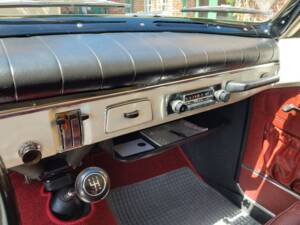 Image 12/15 of Volvo P 121 (1965)