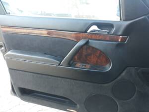 Image 7/7 of Mercedes-Benz 300 SE (1992)
