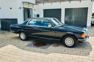 Bild 38/99 von Mercedes-Benz 230 CE (1983)