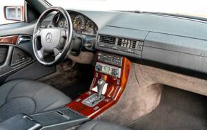 Image 34/47 of Mercedes-Benz SL 280 (1996)