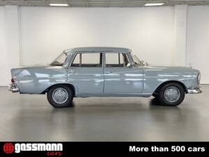 Image 3/15 of Mercedes-Benz 220 SE b (1963)