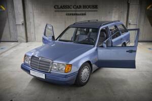 Image 17/100 of Mercedes-Benz 230 TE (1990)