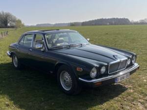 Image 8/8 de Jaguar XJ 12 (1992)
