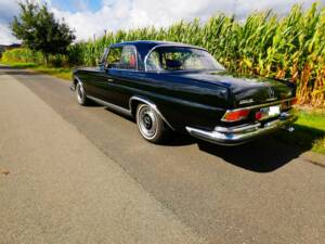 Image 2/24 of Mercedes-Benz 280 SE 3,5 (1971)