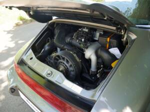 Image 33/42 of Porsche 911 Carrera 2 (1900)