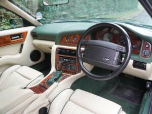 Image 8/19 of Aston Martin V8 Coupé (1996)