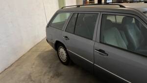 Bild 26/81 von Mercedes-Benz 250 TD (1992)