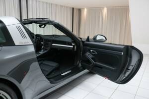 Image 9/20 of Porsche 911 Targa 4S (2016)