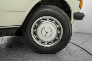 Image 40/50 of Mercedes-Benz 230 TE (1984)