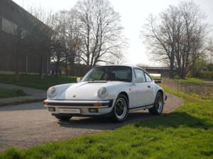 Image 1/23 de Porsche 911 Carrera 3.2 (1985)