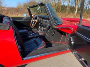 Image 60/62 of Jaguar E-Type (1969)