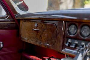 Image 23/33 of Jaguar Type S 3.4 (1968)