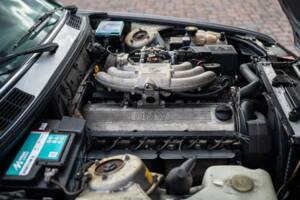 Image 12/71 of BMW 325i (1989)