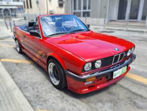 Immagine 11/50 di BMW 320i (1989)