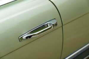 Image 23/50 of Mercedes-Benz 500 SLC (1984)