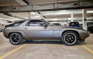Image 15/21 of Porsche 928 S (1986)
