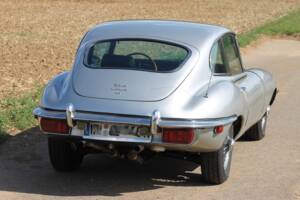 Bild 25/38 von Jaguar E-Type (2+2) (1968)